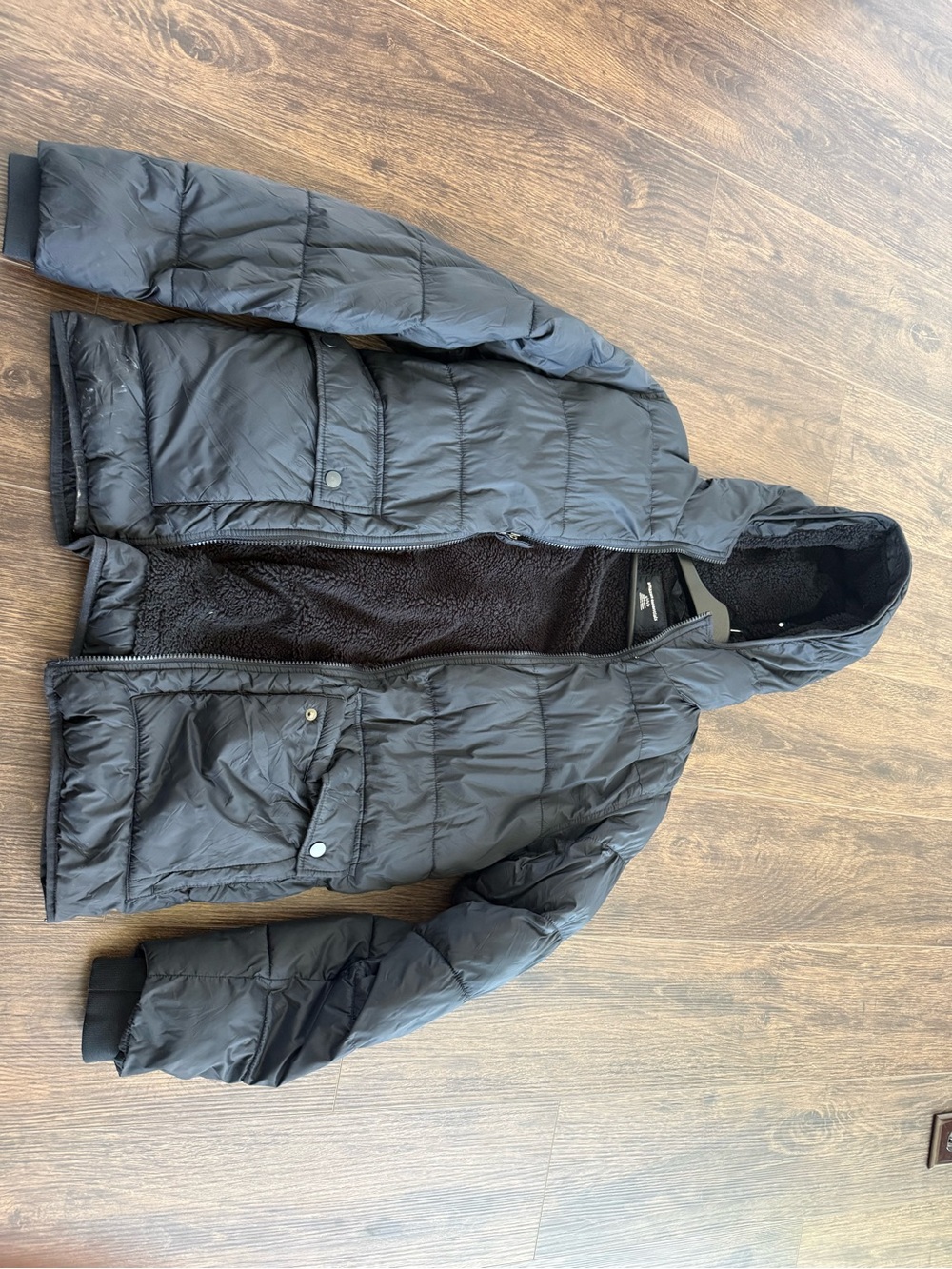 Amazon Essentials Men's Black Hooded Puffer Jacket